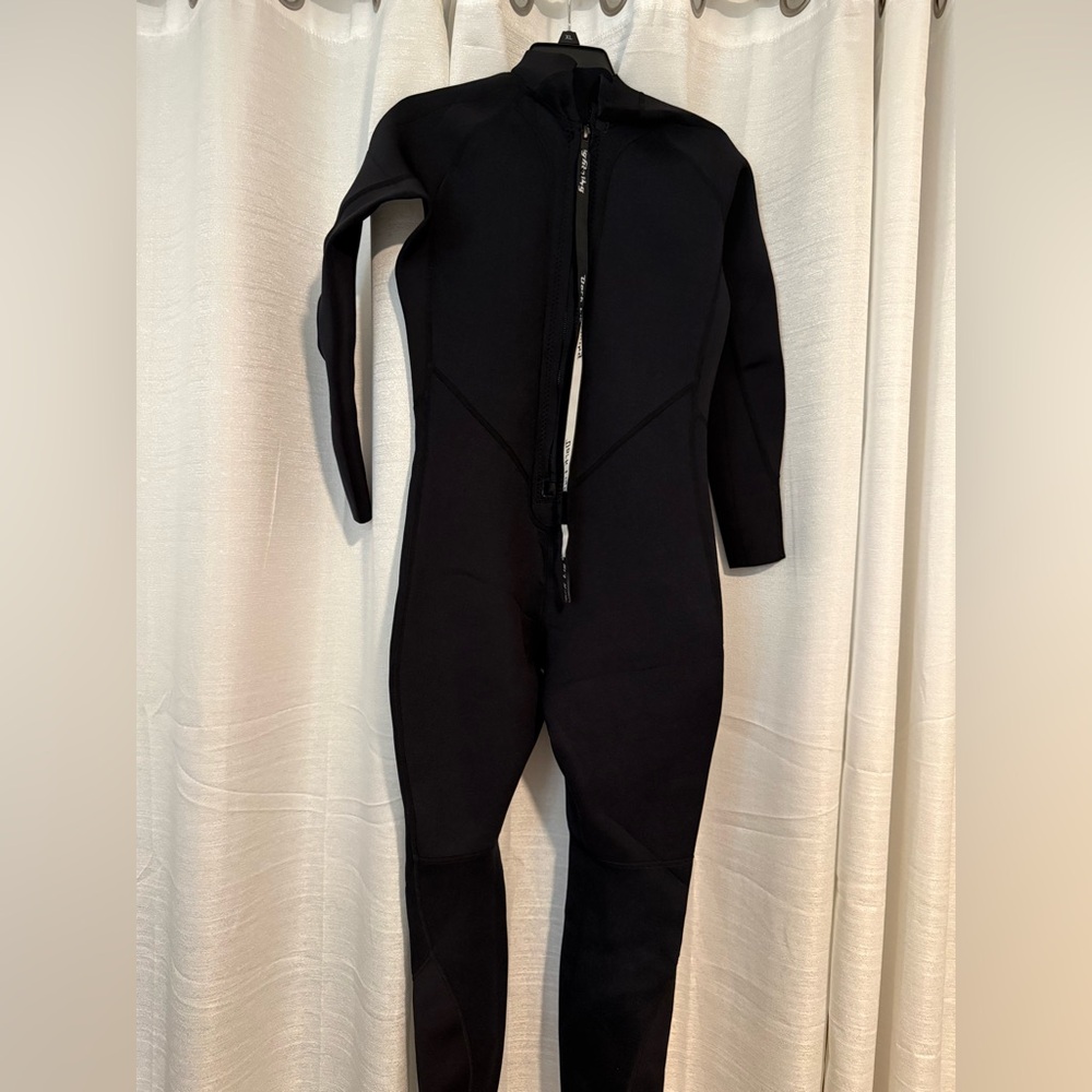 Black Wetsuit - Picture 3 of 8